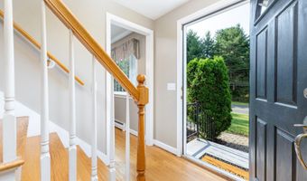 56 Juniper Dr, Avon, CT 06001