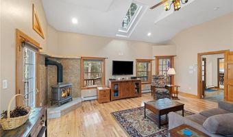 511 Tripps Corner Rd, Exeter, RI 02822