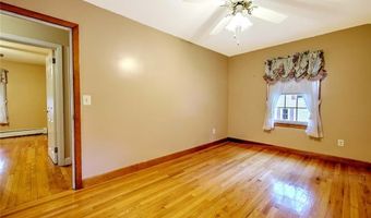 98 Iroquois Rd, Cumberland, RI 02864