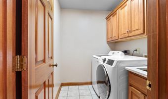 1908 Bent Tree Ct, Auburn, IN 46706