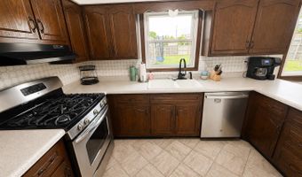 1102 Heritage Ln, Angola, IN 46703