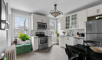 8 Franklin St 3, Newport, RI 02840