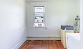 52 Planet Ave, East Providence, RI 02915