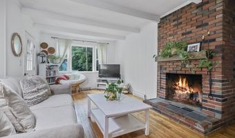 17 Pine St, Bellingham, MA 02019