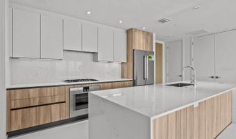 1020 SUNSET POINT Rd 611, Clearwater, FL 33755