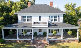 66 Weaver St, Baxley, GA 31513