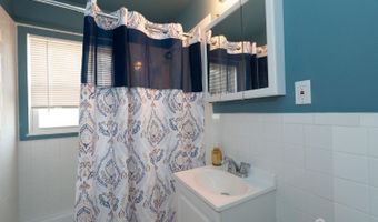 727 E Woodbridge Ave E, Avenel, NJ 07001