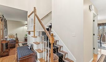 11 Southbury Rd, Cumberland, RI 02864