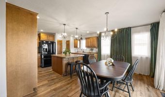 149 Country Club Ct, Anamosa, IA 52205