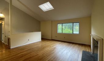 21 Windsor Ln, Cos Cob, CT 06807
