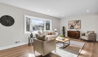 76 Maple St, Beachwood, NJ 08722