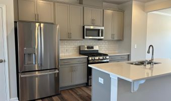 318 Leland Crest Dr, Apex, NC 27539