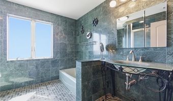 25 Narragansett St, North Kingstown, RI 02852