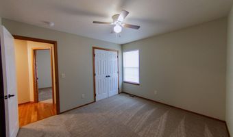 707 S Hedgewood Cir, Andover, KS 67002