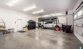 1604 W River Bend St, Brandon, SD 57005