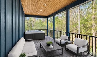 18 Winterhawk Dr, Arden, NC 28704