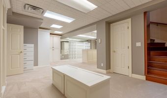 438 Club Dr, Aurora, OH 44202