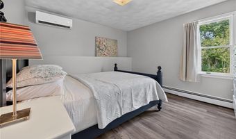 8 SOUTHWEST Rd, Narragansett, RI 02882