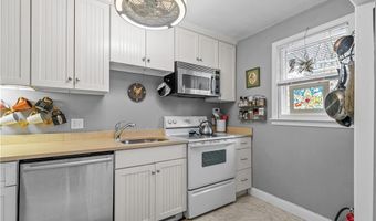 46 Chastellux Ave M8, Newport, RI 02840