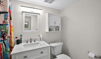 8 CANTERBURY Sq 304, Alexandria, VA 22304