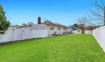 3 Dubois Ave, Amityville, NY 11701