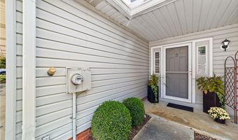 900 Hampton Cir 2, Aurora, OH 44202