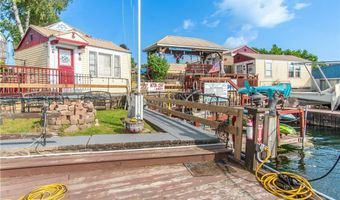 24 Bethune St, Alexandria Bay, NY 13607