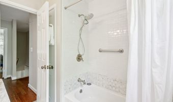 2824 S ABINGDON St A2, Arlington, VA 22206