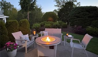 48 TRAVELERS Ct, East Greenwich, RI 02818