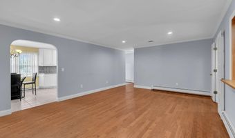 496 Apple Valley Dr, Belford, NJ 07718