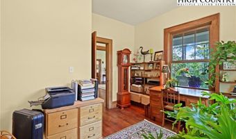 140 Library Ln, Banner Elk, NC 28604
