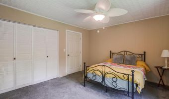 8474 Woolmarket Rd, Biloxi, MS 39532