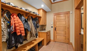 10771 E Langell Valley Rd, Bonanza, OR 97623