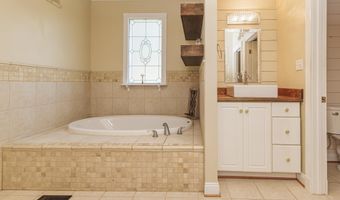 2110 Dena Dr, Anderson, IN 46017