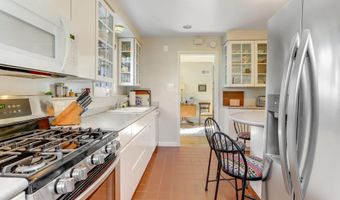 2700 N DINWIDDIE St N, Arlington, VA 22207