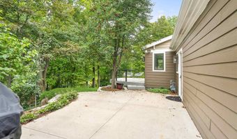 1331 N BRIARCLIFF Dr, Appleton, WI 54915