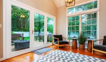 7 Wickham Rd, North Kingstown, RI 02852