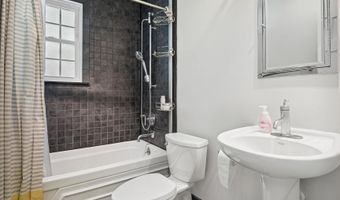 9202 BULLS RUN Pkwy, Bethesda, MD 20817