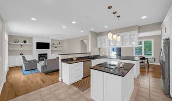 947 11th Ave SE, Altoona, IA 50009