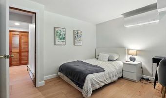 2 Buckingham St, Barrington, RI 02806