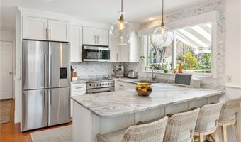 7 Maloney Ln, Middletown, RI 02842