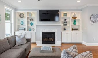 100 Algonquin Rd 13, Narragansett, RI 02882