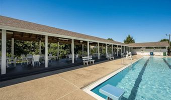 733 Castle Ridge Dr, Ballwin, MO 63021