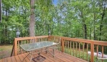 585 Lee Dr, Acworth, GA 30102