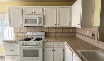 11548 Oak St, Apple Valley, CA 92308