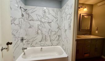 11 Mellor Ln, Bella Vista, AR 72715
