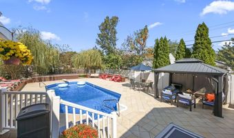28 W Park Ave, Belford, NJ 07718