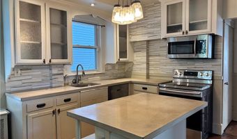 5 Ellwood Pl, Newport, RI 02840