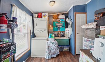 953 Savannah River Dr, Adrian, MI 49221