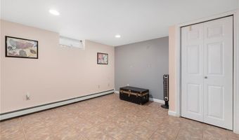 289 Oliphant Ln, Middletown, RI 02842